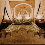 Hotel Cave