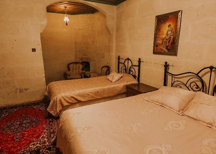 Готель Cave 4*