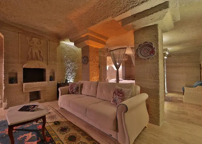 Готель Cave 4*