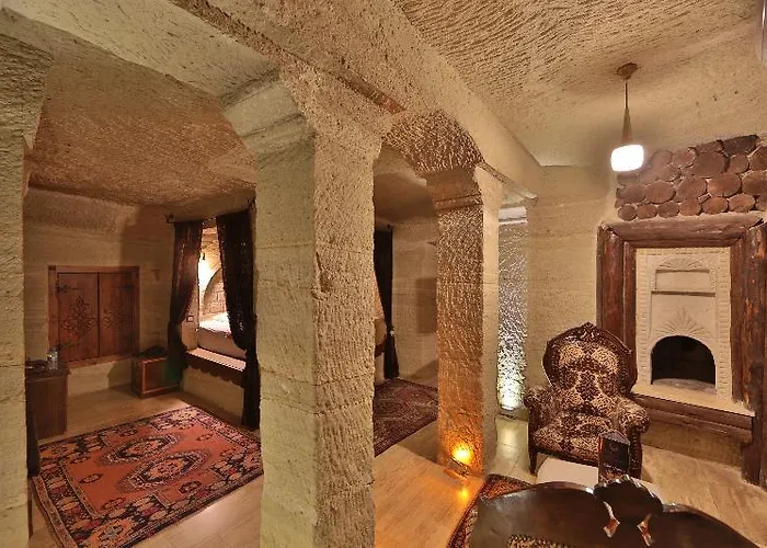 Готель Cave 4*